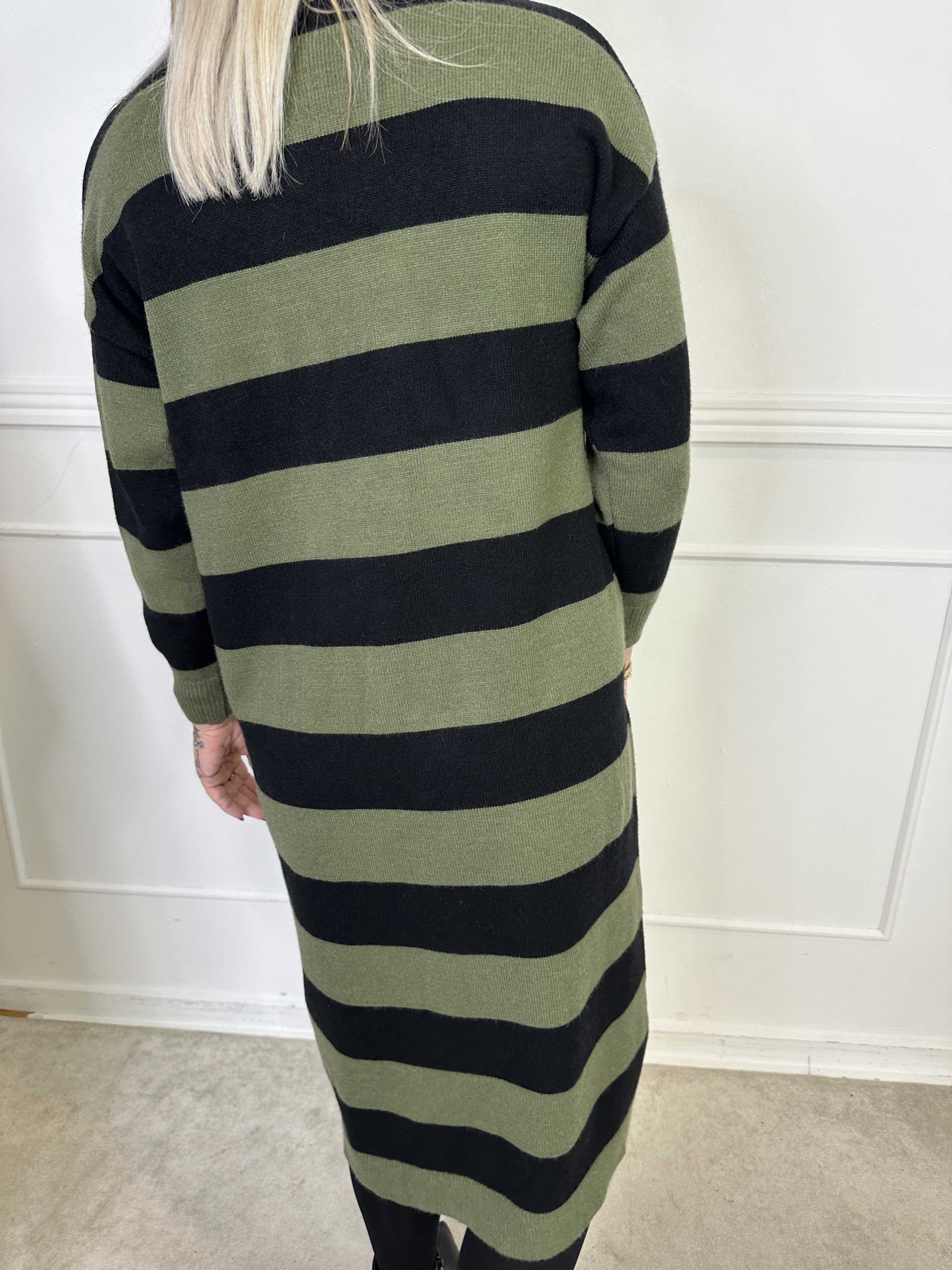 Alvilda - Lang blød strikkjole med striber